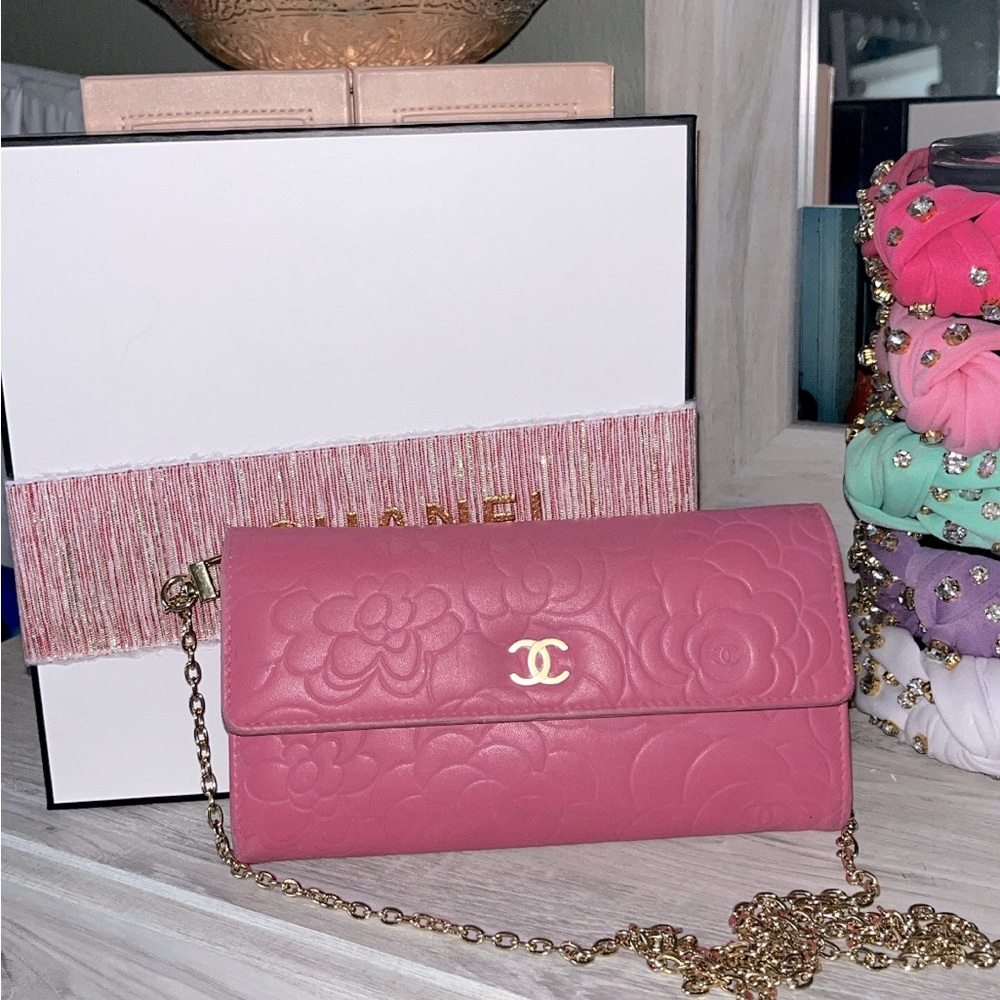 Chanel Camilia wallet with chain